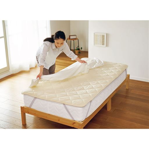 アイボリー<br>1枚プラスするだけで寝心地アップ! サイズで選べるベッドパッドです。