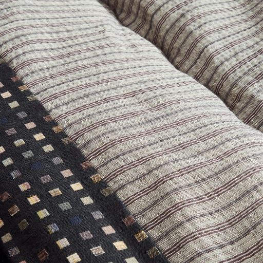 ネイビー系<br>表面は凹凸のあるさらりとした綿100%のしじら生地。