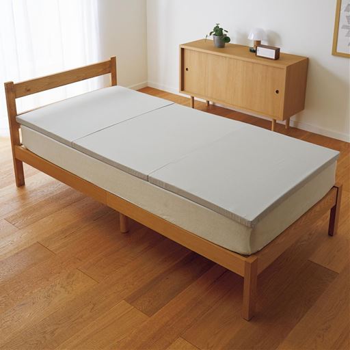 グレー(厚さ約4cm・125N/かため)<br>トッパーとしての寝心地調整に。
