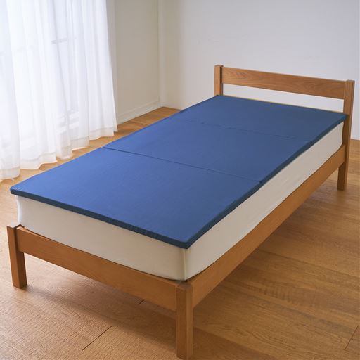 ブルー(厚さ約4cm・125N/かため)<br>寝具が少しへたってきた時のプラス1枚としても。