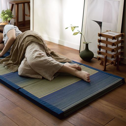 ブルー<br>い草の調湿パワーでムレずに爽やか!