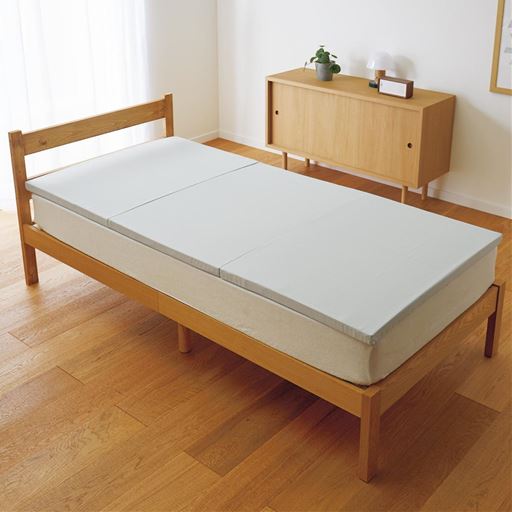 グレー(厚さ約3cm・150N/かため)<br>トッパーとしての寝心地調整に。