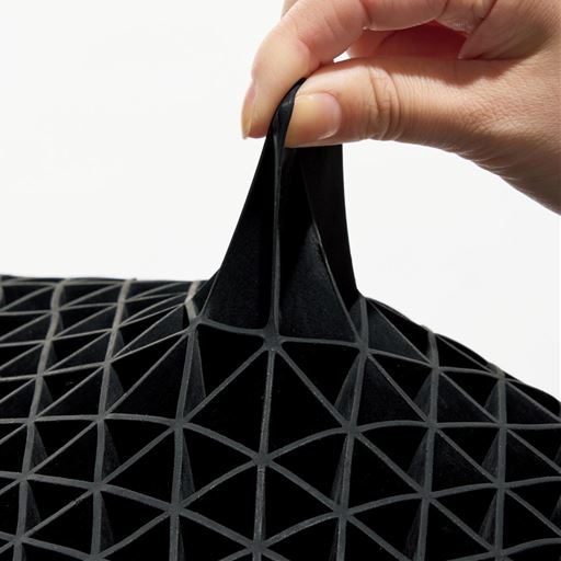 快眠のヒミツは特殊素材 独自素材「TPE」を採用。驚くほど柔らかく、耐久性に優れているので長くお使いいただけます。