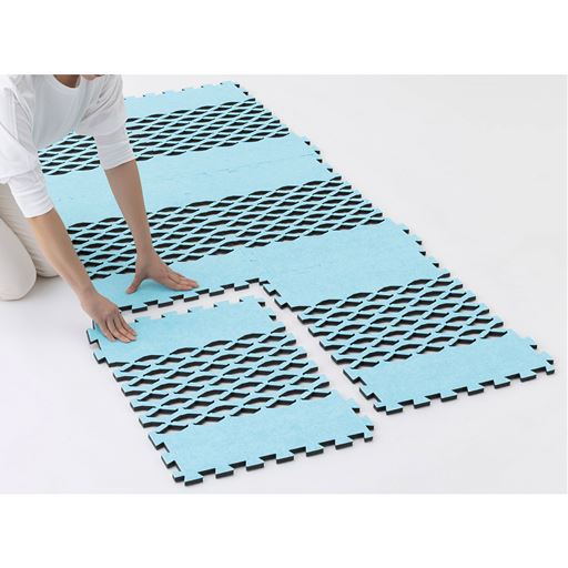 6パーツに分けられるので収納も持ち運びもラクラク。タテヨコ何枚でも連結OKです。