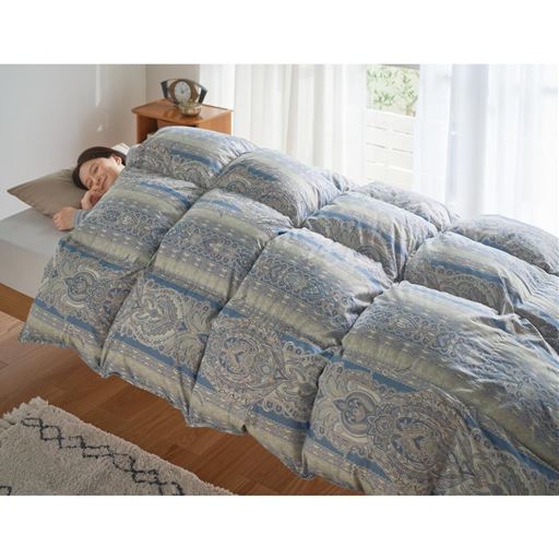 ブルー系<br>軽くてあたたかい羽毛布団で、睡眠の質向上へ。