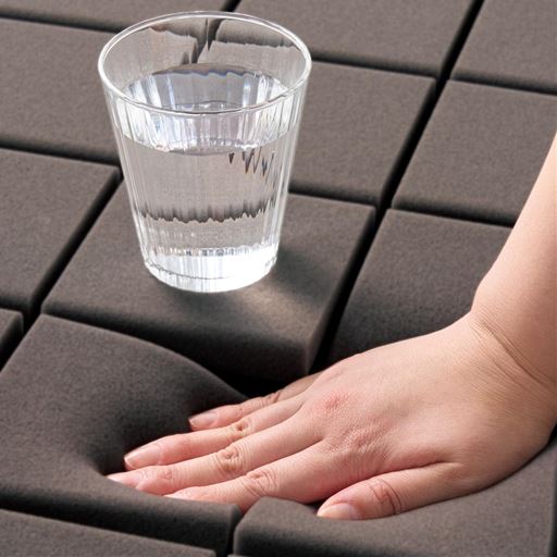 ブロック1つ1つが身体を支え、振動が伝わりにくい設計。寝返りもしやすく快適に眠れます。