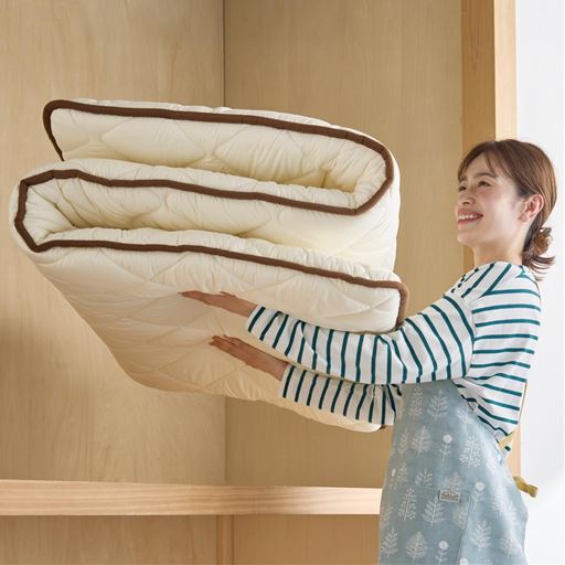 【Aタイプ】厚さ約8cm ※シングル:約2.5kg<br>より軽くリニューアルしました! 上げ下げ簡単な軽～い敷き布団です。