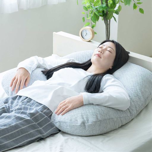 頭・首・肩・腕・腰の5点支持による贅沢な浮遊感。