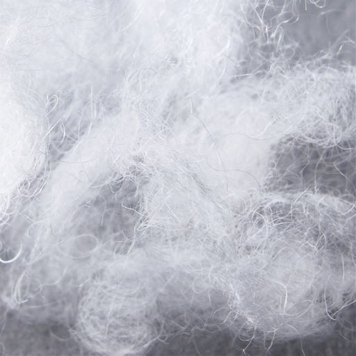 極細繊維の粒わたが空気を含み、羽毛のような保温性を実現。