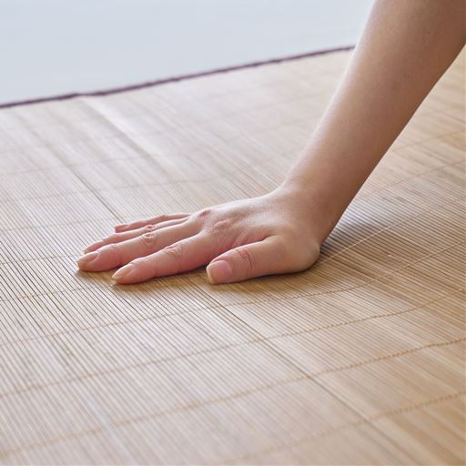 竹特有のしなりと、表面を平らにしているのでサラッとなめらかな肌ざわり。