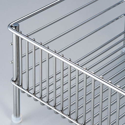 細かく通されたステンレスの線材が、美しさと頑丈さを両立させました。<br>先端の処理も丁寧に丸みをつけています。