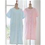 (左から)ブルー・ピンク<br>お風呂上がりにおすすめのセシールオリジナルタオルワンピースです。