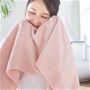 B (さくらいろ)<br>毎日使うものだからこそ、大人の女性のデリケートなお肌にやさしく寄り添いたい。そんな思いから、このタオルを企画しました。