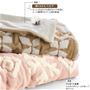 (上から) ベージュ(犬柄)・ピンク(雪柄)<br>表側はふんわりボリュームのジャカード毛布、肌側は綿100%ベロア生地。