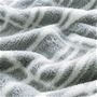グレー<br>毛足が長く、軽くて暖かいニューマイヤー毛布生地を使用。