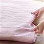 フラットシーツは敷き布団の厚さに合わせて折り込めるので、サイズ調整が可能です。