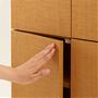 ライトブラウン<br>軽く押すだけで扉の開閉もラクラクです。