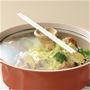 蓋には菜箸やツールが置けるつまみ付き