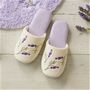 パープル(ラベンダー)<br>優しい色合いと可憐なデザインが魅力のスリッパです。