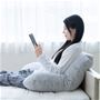 使い方(2) 背もたれにしてくつろぎ時間<br>背中に当ててクッションとしても使用できます。くつろぎ時間におすすめ。