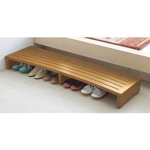 角がまるくて安心な玄関台/踏み板下収納