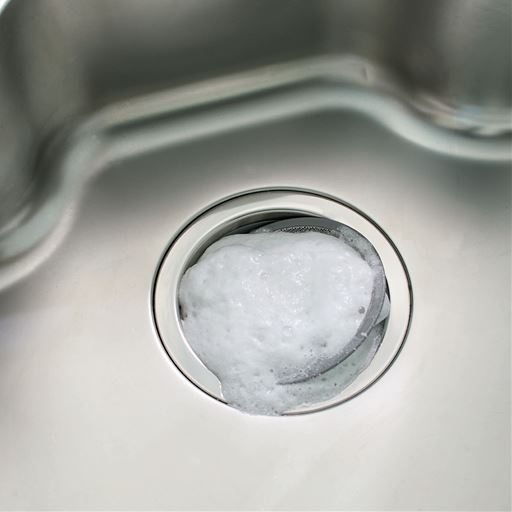 触れずにキレイ! 排水口アワアワ洗浄剤