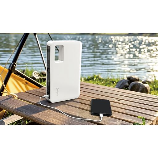 ソーラーパネル付きポータブル電源