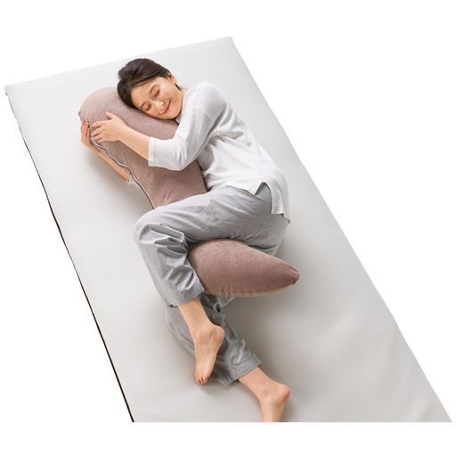 足が挟みやすいパイル抱きまくら(カバー付き)