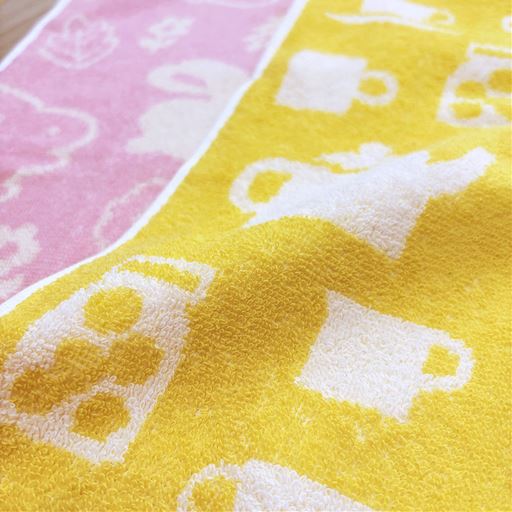 生地拡大<br>(左から) ピンク(ウサギ)・イエロー(キッチン)