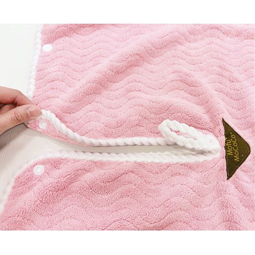 スナップボタン2個で首周りの調整ができます。<br>※首周り約35cm・約58cm