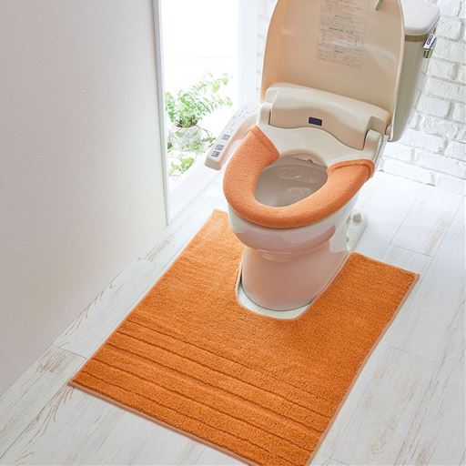 ダルオレンジ(洗浄便座型)<br>※商品は便座カバーです。トイレマットはCG-521を使用しています。
