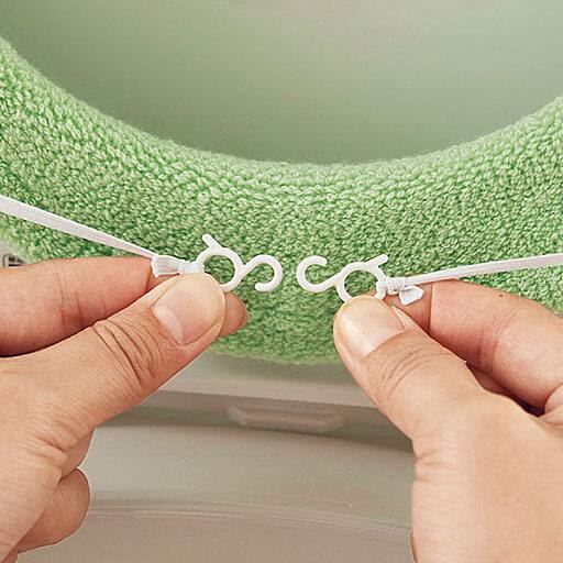 B (O型セット)便座カバー ※このカラーは完売しました。<br>O型はつまみやすいフック式だからサッと取り外しできます!