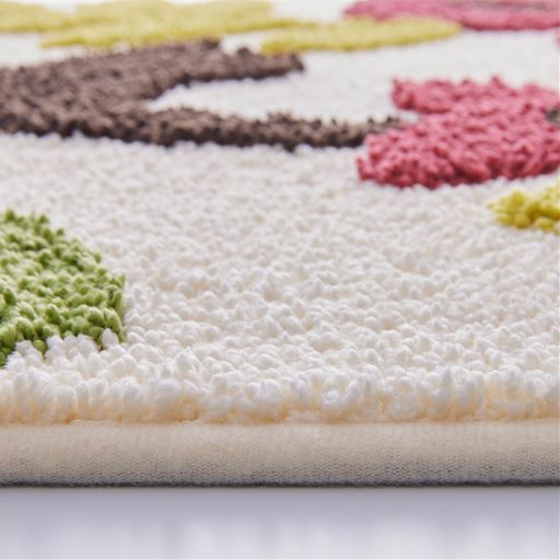 厚み約19mmでボリュームのある踏み心地。