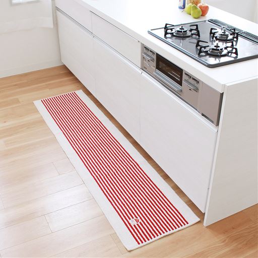 レッド<br>綿混素材で優しい肌ざわりのキッチンマットです。