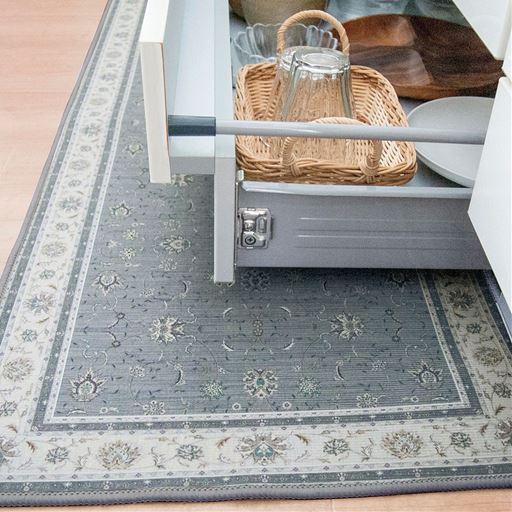 フラットなので引き出しが開閉しやすく、掃除機がかけやすい◎