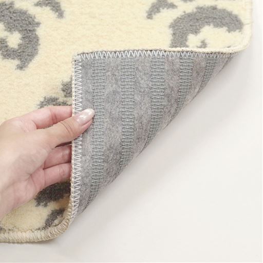 裏面はすべりにくい加工