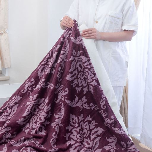 ワイン<br>お手持ちの掛け布団を入れればさらにあったか。そのまま毛布としても使えます。