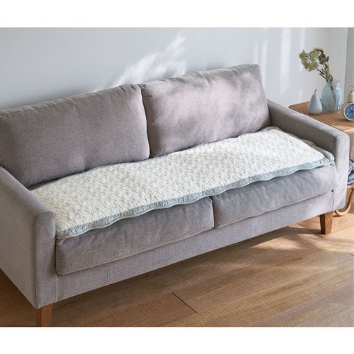 グレー 3人掛け用(横150×縦48cm)<br>サッとソファに敷くだけで、座り心地も華やかさもグッとアップ!