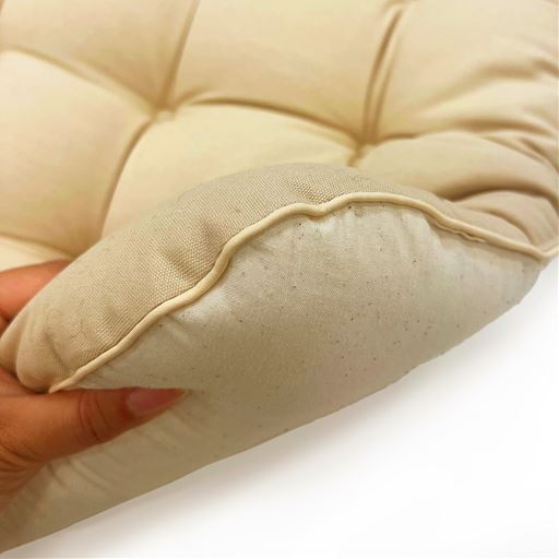 ベージュ<br>表面と裏面で生地が異なります。