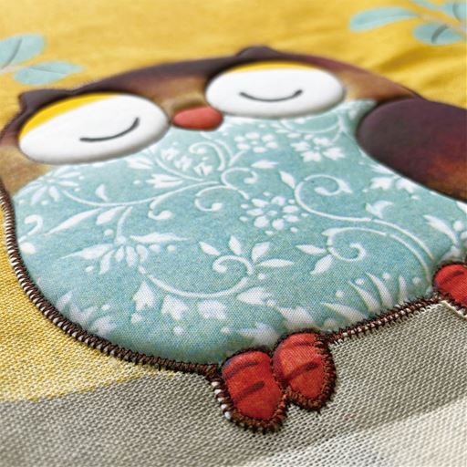 メインモチーフを立体的なアップリケで仕上げることで、あたたかみのあるデザインに。(Bふくろう)