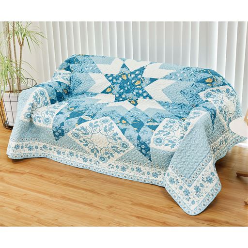 部屋を格上げする気品漂うアンティーク調デザイン<br>240×190cm ブルー(表面)