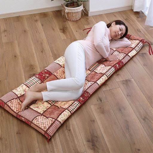 ワイン<br>サッと敷けてやさしい肌ざわりのあったかごろ寝座布団です。