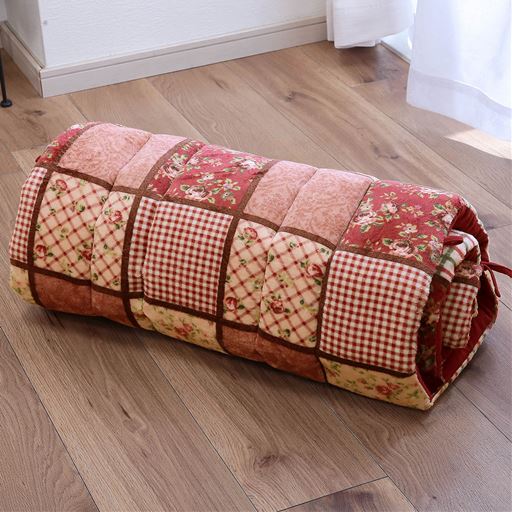 くるくる巻いてひもとループを結べば枕としても!コンパクトになるので収納もラクラクです。