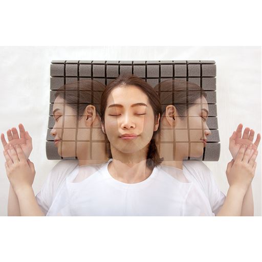 ※イメージ 反発性があり寝返りがラク 枕カバーは凹凸加工で肌への接地面積が少なく、不快な貼り付き感がありません。