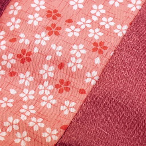 ピンク<br>散りばめられた桜の和柄がアクセント。