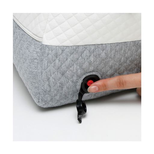 サイドのプッシュボタンで最大22度の角度調整