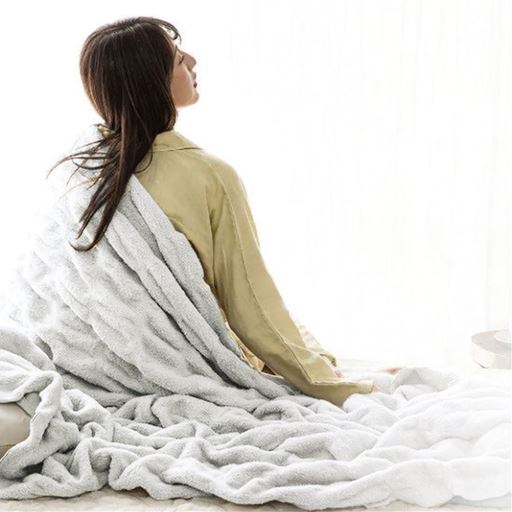 ふわっとしたホイップクリームに包まれているよう <br>グレー系