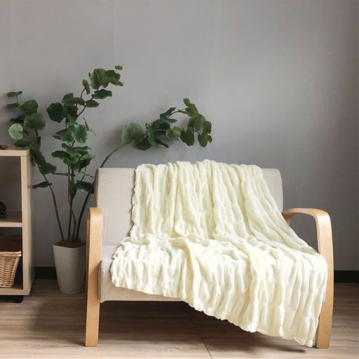 リビングにもおすすめ<br>睡眠時だけでなく、ひざ掛けやお昼寝などリラックスタイムのお供にもおすすめです。<br>ホワイト系