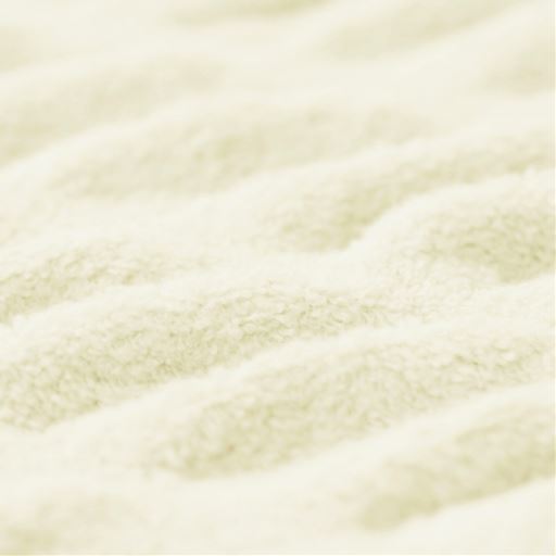 表面がぽこぽこしているので肌にまとわりつかず夏でも快適です。