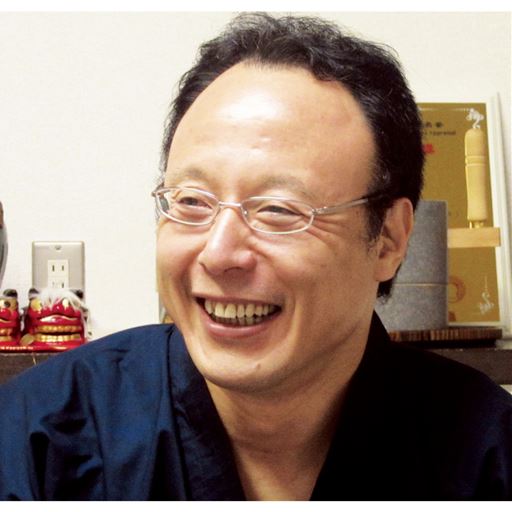 お茶鑑定士袋布 吉一<br>(株)袋布向春園本店代表取締役。<br>全国茶審査技術競技大会5段位の実績を持つ。<br>お茶鑑定士も認めた「香り」と「味」もっと苦味や雑味があると思っていたのですが、驚きました。これだけの素材を美味しく仕上げるのは並大抵ではありません。多くの方にお飲みいただきたい逸品ですね。<br>※コメントは個人の見解です。